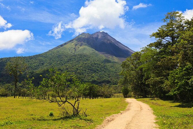 Arenal-Volcano-National-Park.jpg